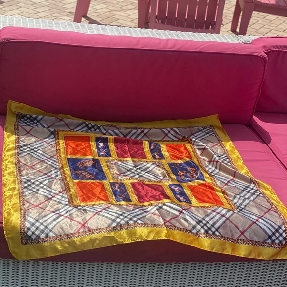 Stylish Large Head Scarf - Picture 2 of 4